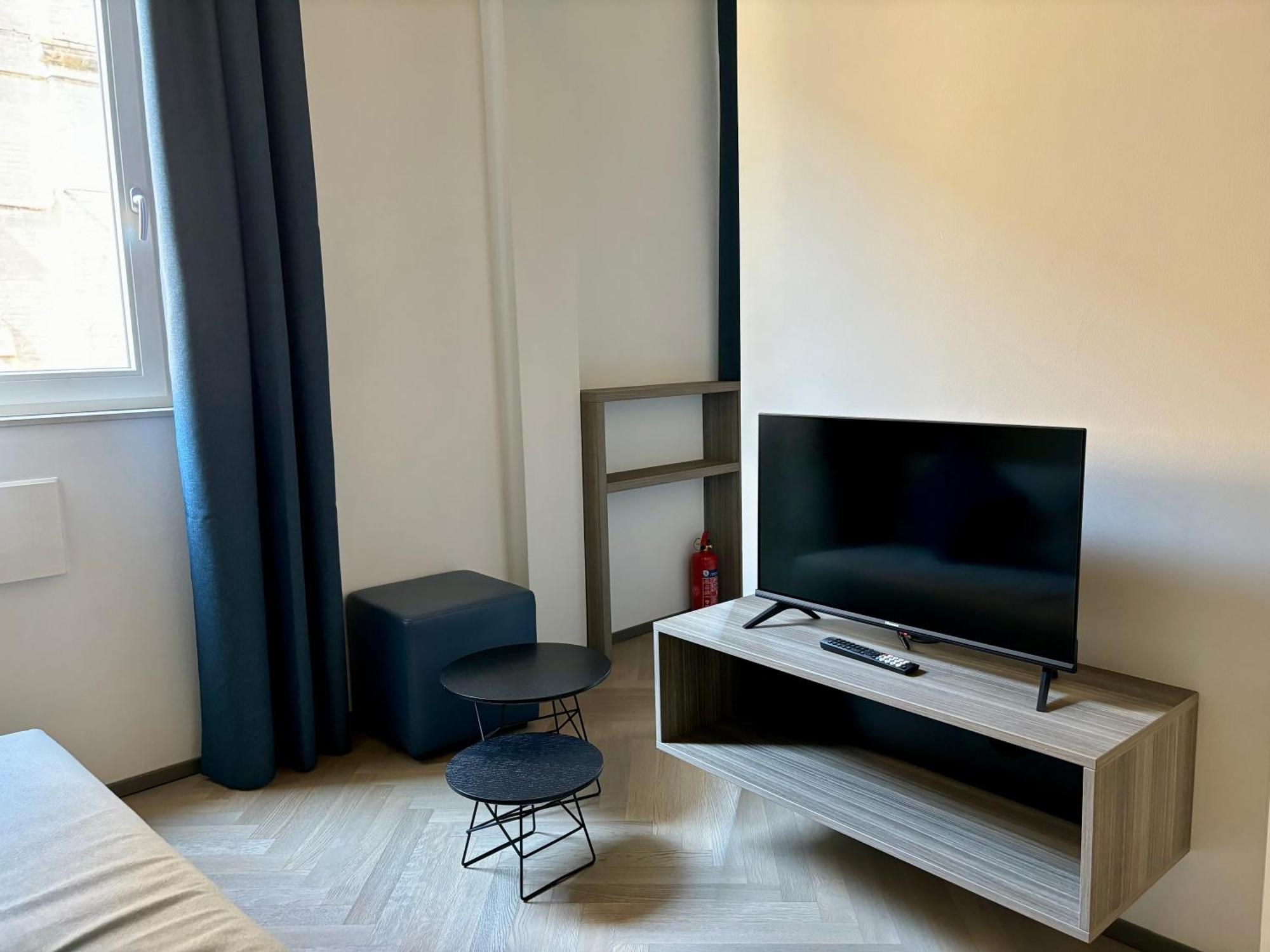 Saragozza Suite 2 Intero Appartamento In Centro Storico Wifi E Parcheggio Gratuito Modena Luaran gambar