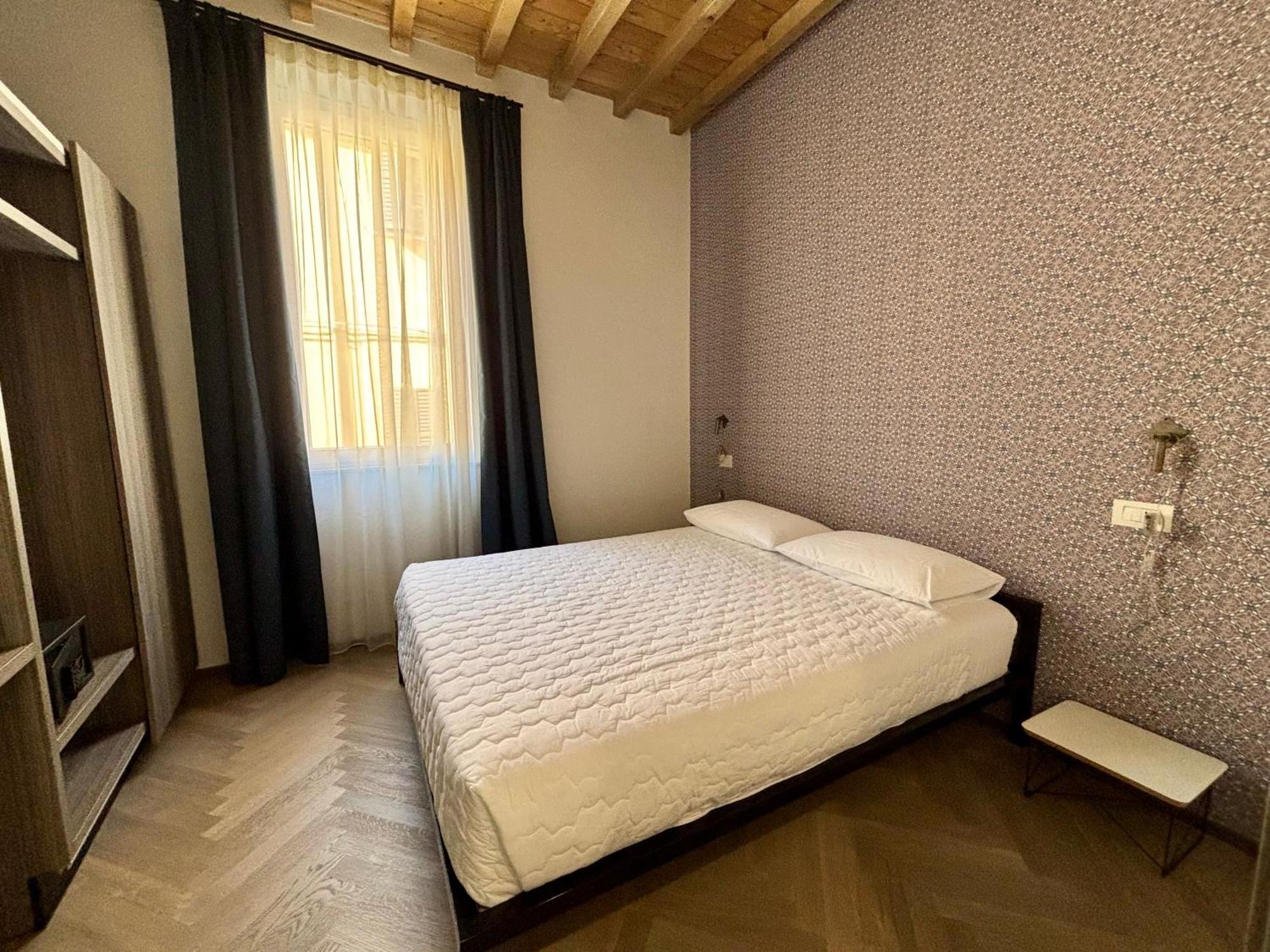 Saragozza Suite 2 Intero Appartamento In Centro Storico Wifi E Parcheggio Gratuito Modena Luaran gambar