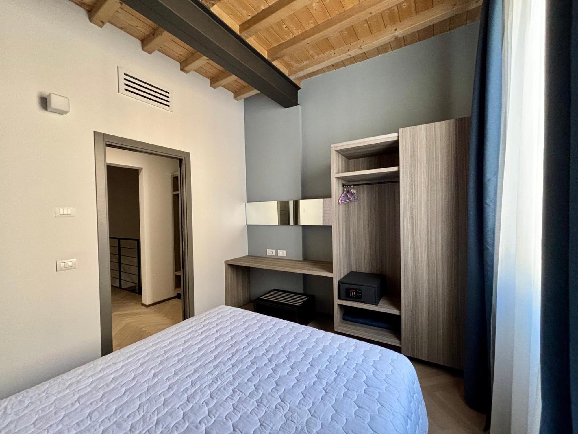 Saragozza Suite 2 Intero Appartamento In Centro Storico Wifi E Parcheggio Gratuito Modena Luaran gambar